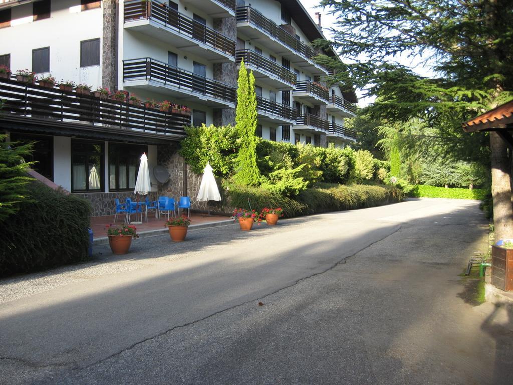 Ferienwohnung Le Tre Rose Montagna Camigliatello Silano Zimmer foto