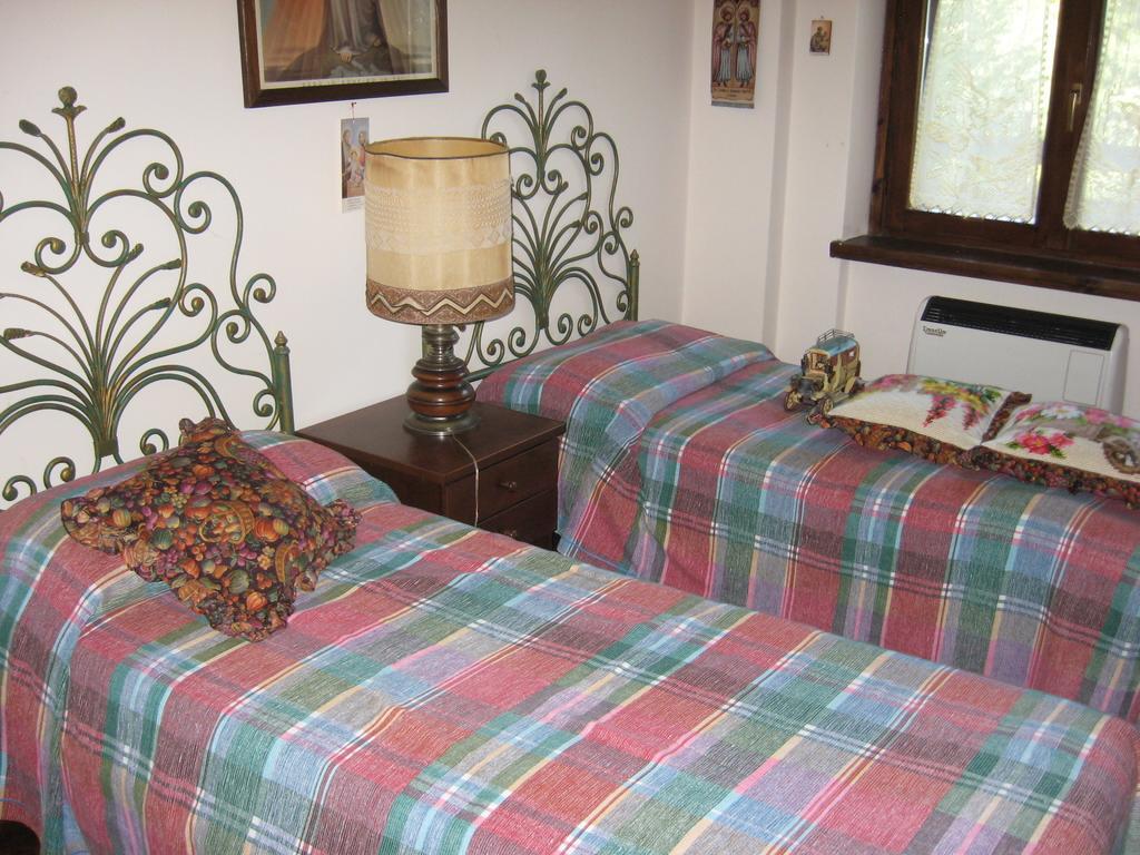 Ferienwohnung Le Tre Rose Montagna Camigliatello Silano Zimmer foto