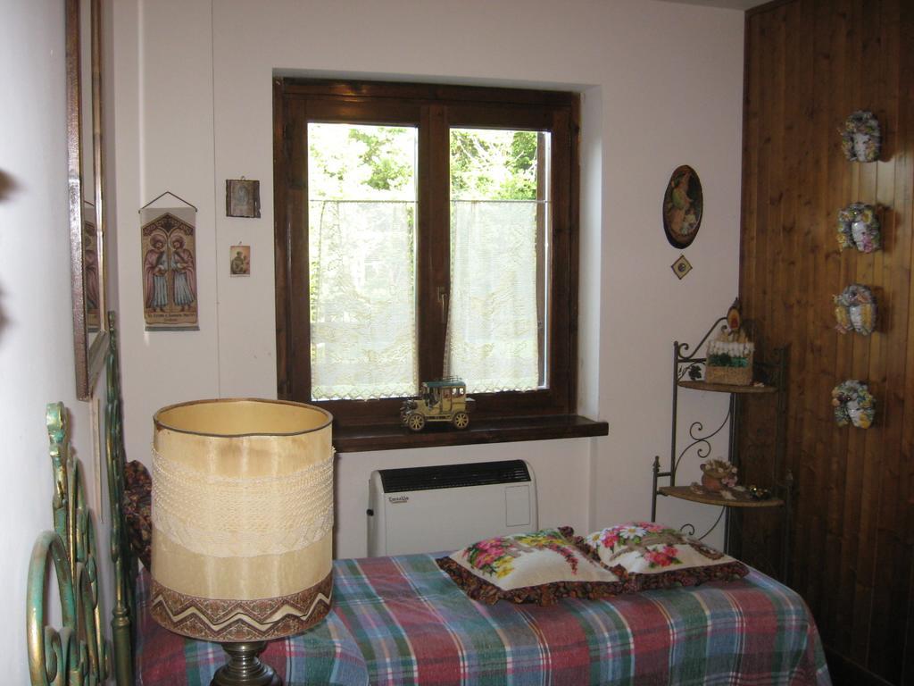 Ferienwohnung Le Tre Rose Montagna Camigliatello Silano Zimmer foto