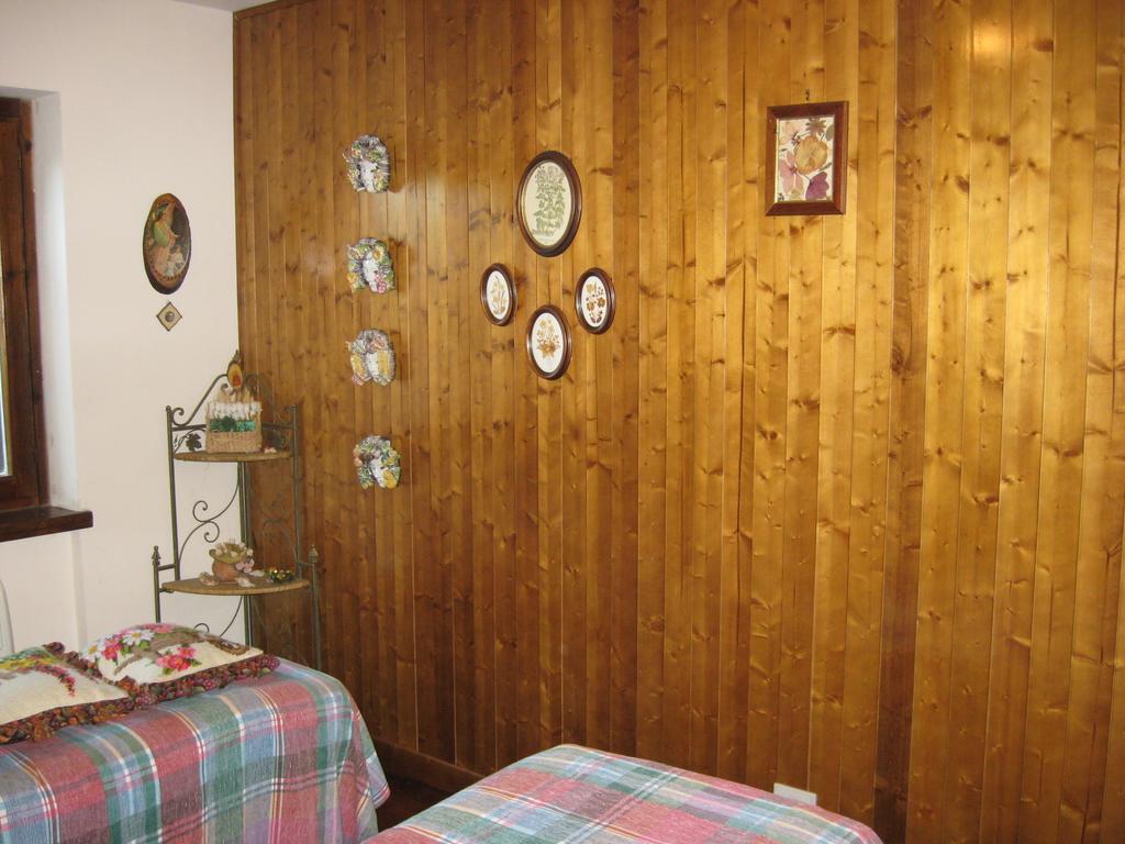 Ferienwohnung Le Tre Rose Montagna Camigliatello Silano Zimmer foto