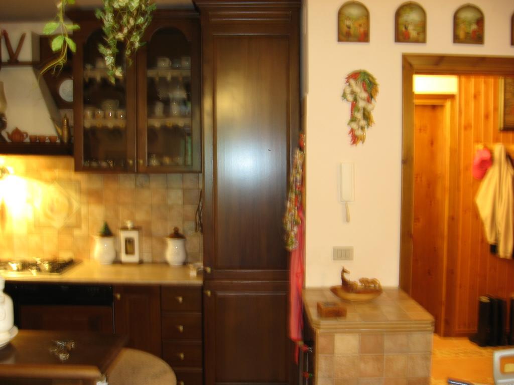 Ferienwohnung Le Tre Rose Montagna Camigliatello Silano Zimmer foto